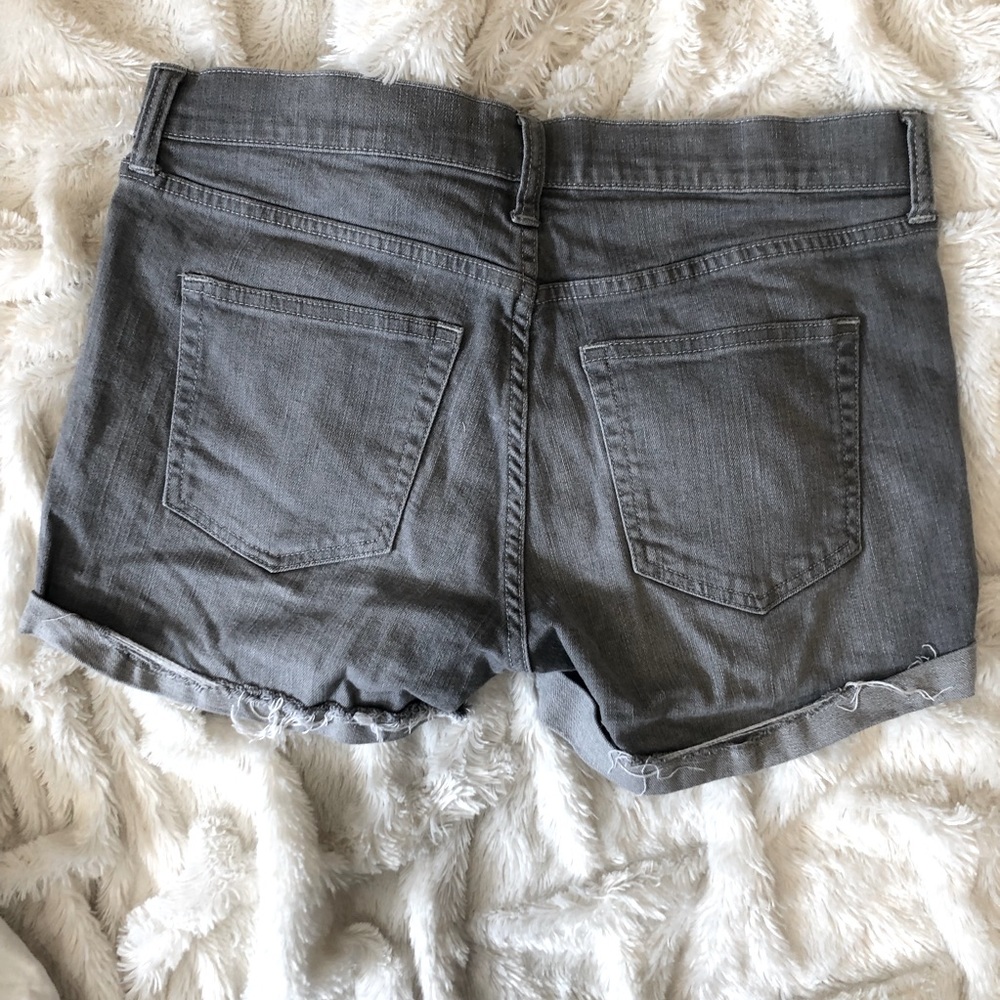 3/$25 - GAP grey denim slim shorts size 8R - Picture 2 of 4